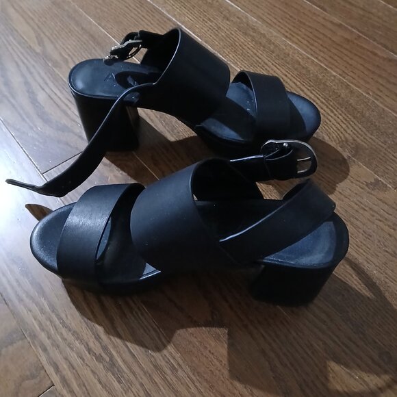 AEROSOLES Comfortable Women's Platform Sandal in Black Leather - Picture 2 of 5